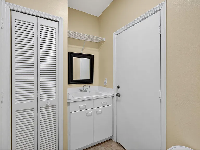 8400 Heritage Club Dr — Photo 30