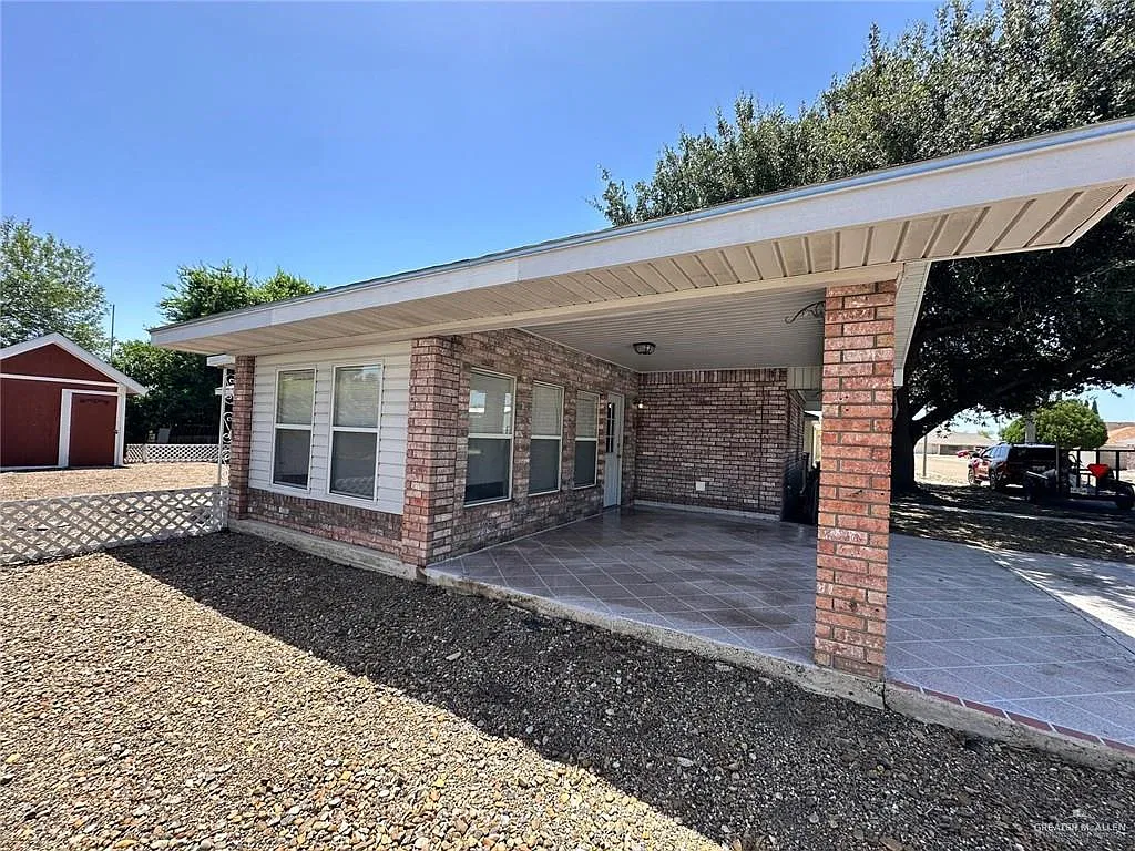 3 bed, 2.0 bath, 1995 sqft, $1,500 — Photo 4