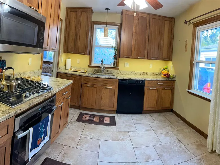 7514 N Silvery Ln — Photo 9