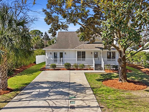 3rd image of 409 Sunset Trail