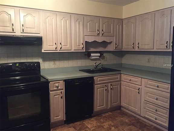 3rd image of 332 E Chelsea St