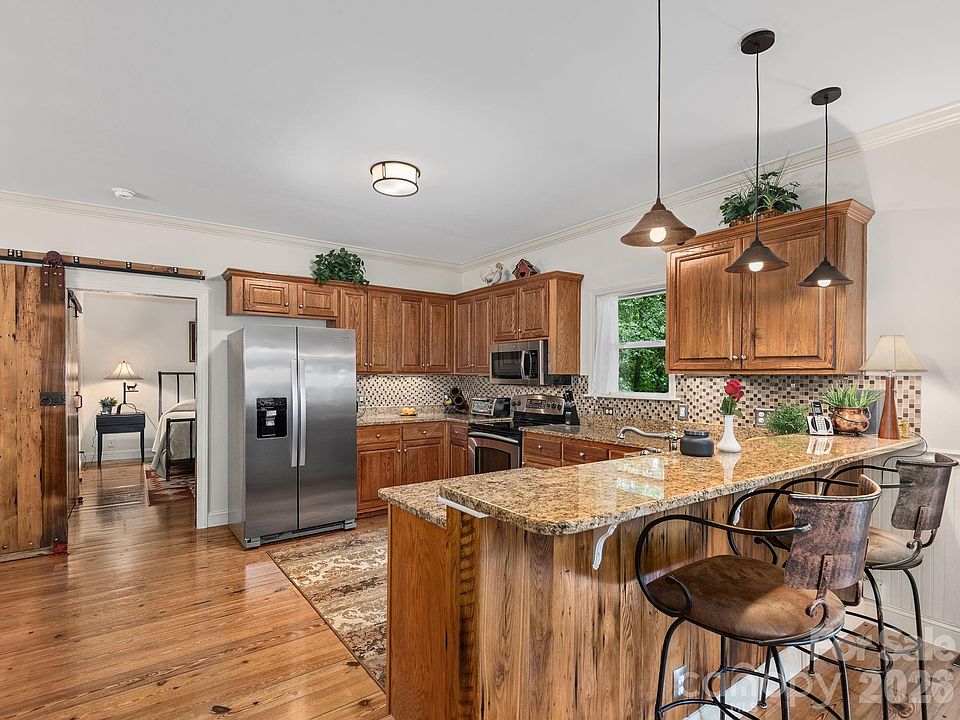 10th image of 420 Chimney Rock Dr