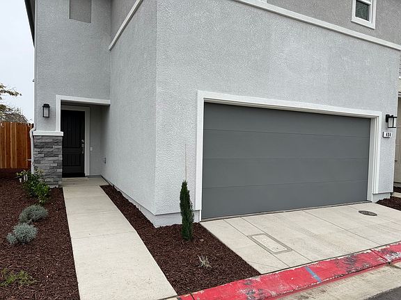 2nd image of 404 Lemongrass St