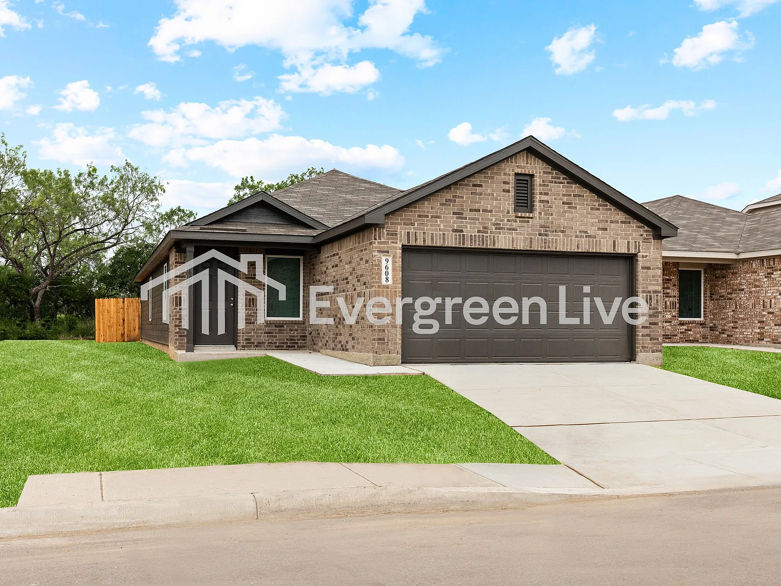 4 bed, 2.0 bath, 1600 sqft, $1,605 — Photo 1