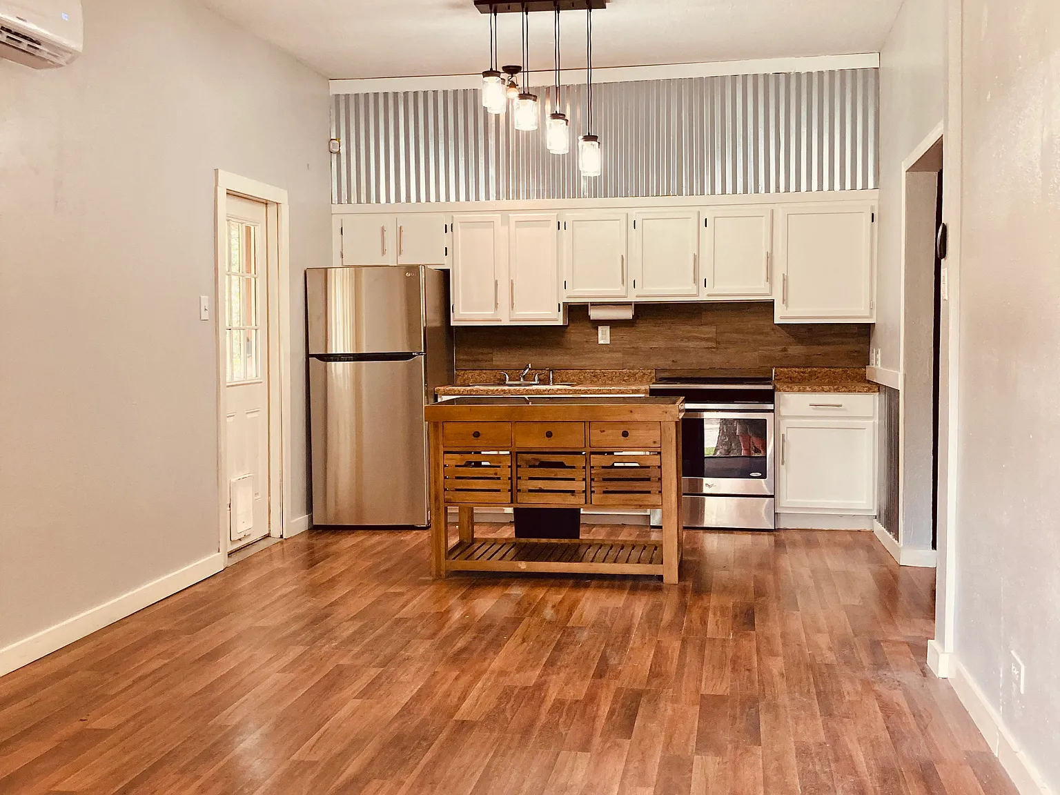 218 S Central Ave — Photo 2