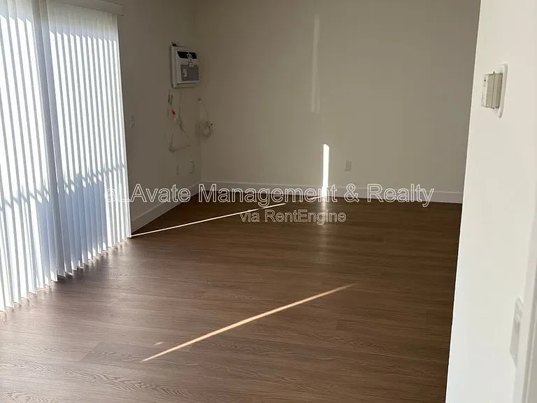6815 Kelvin Ave. — Photo 27