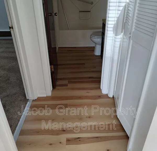 1380 E Poplar St #C — Photo 8