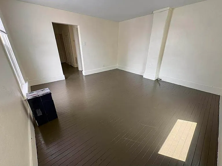 527-529 Washington Ave — Photo 12