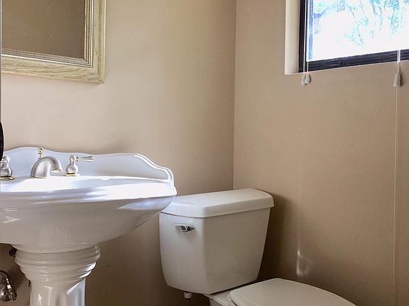 3rd image of 402 N Laurelwood Dr APT A