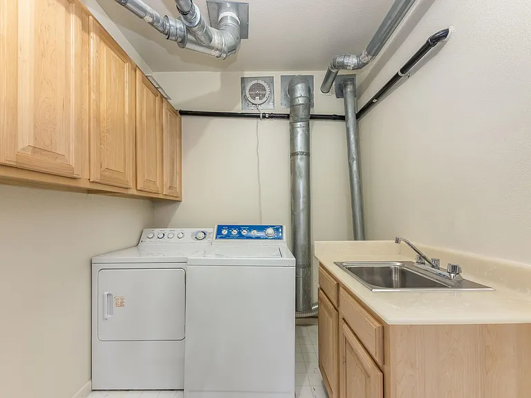 386 Goodwin Dr — Photo 24
