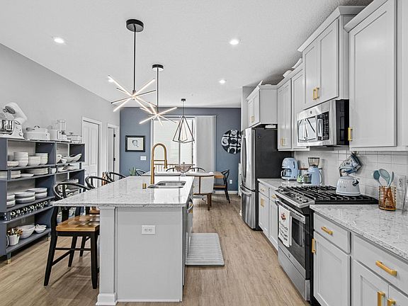 4th image of 6633 Jody Ave S