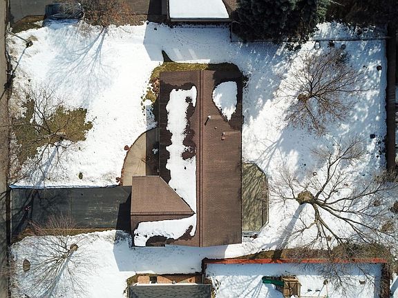 5th image of 2967 Bellaire Ave