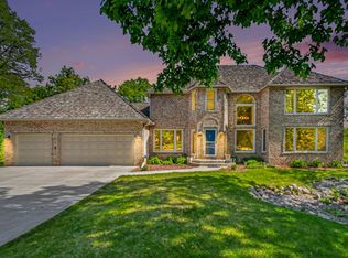 8973 Knoble Ct, Eden Prairie, MN 55347