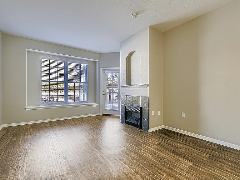 13606 Ashbrook Hts. #103 Snowcloud - Print Quality - 001 - 01 Living Room