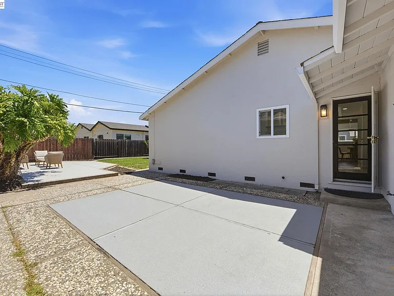 46718 Bradley St — Photo 15