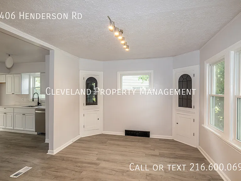 3406 Henderson Rd — Photo 8