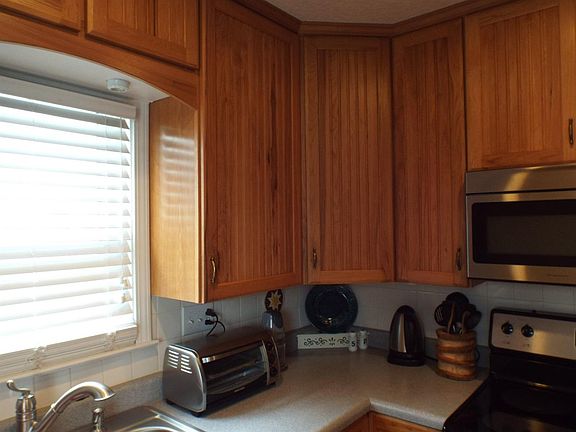 5th image of 115 Linden Ave