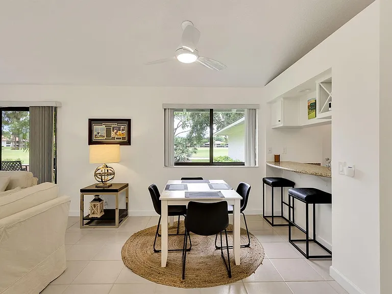 526 Club Dr — Photo 6