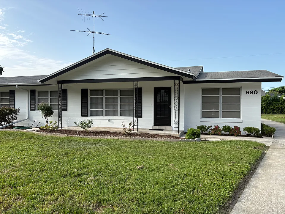 690 Avenue C SE #690