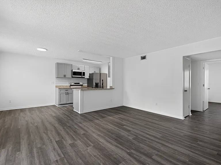 451 Mercury Ave SE #201 — Photo 8