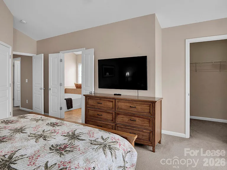1401 Hammond Dr — Photo 24