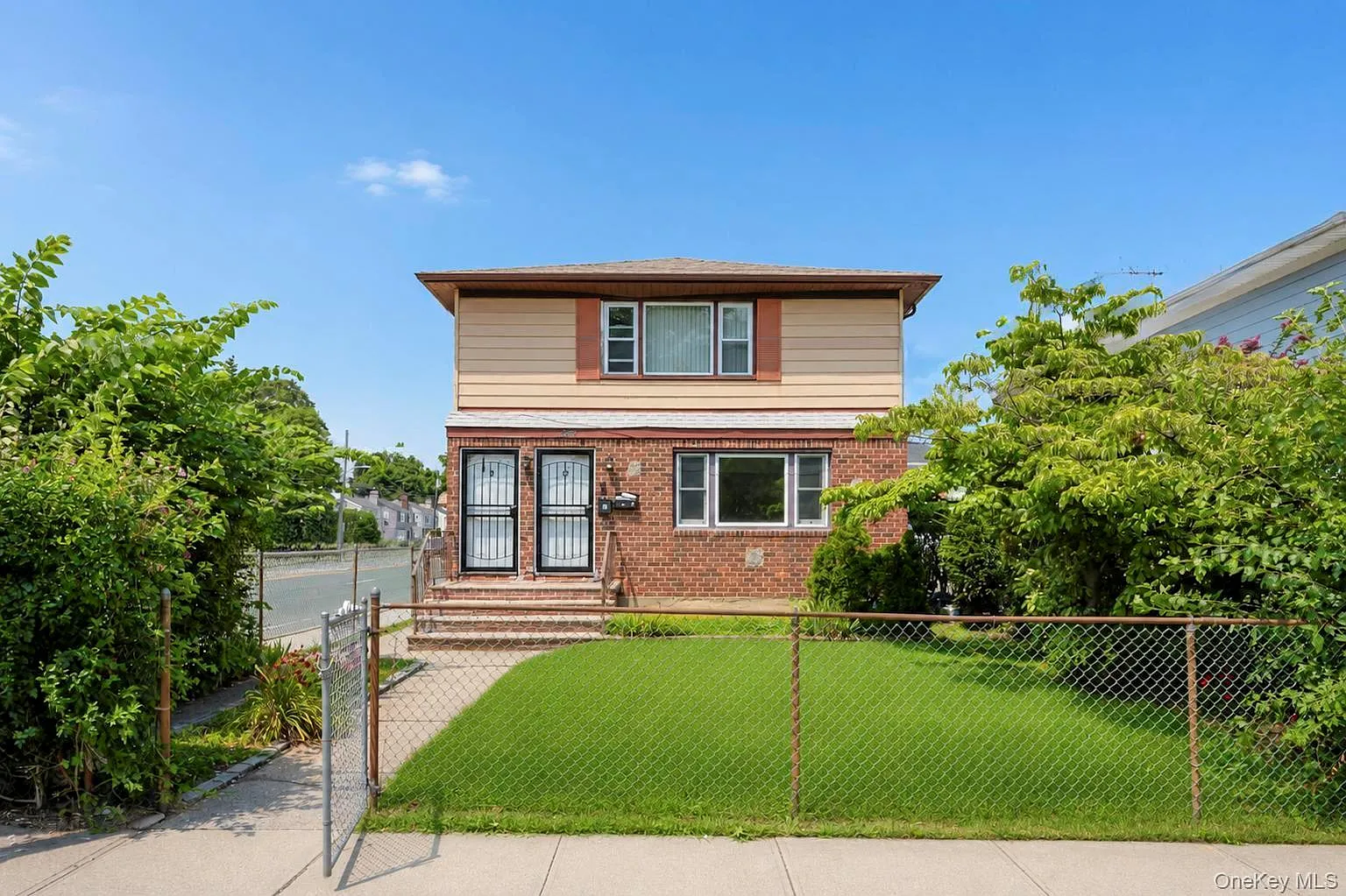 3 bed, 1.0 bath, 2125 sqft, $3,700 — Photo 2