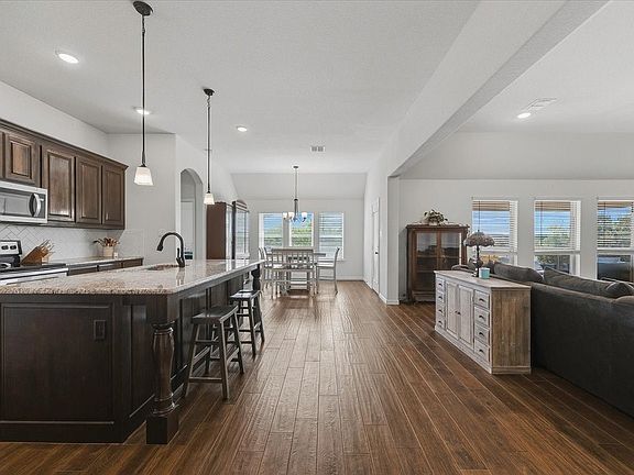 4th image of 122 Post Oak Way