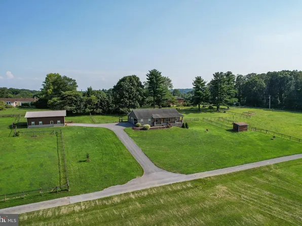 1560 Bollinger Rd, Westminster, MD 21157