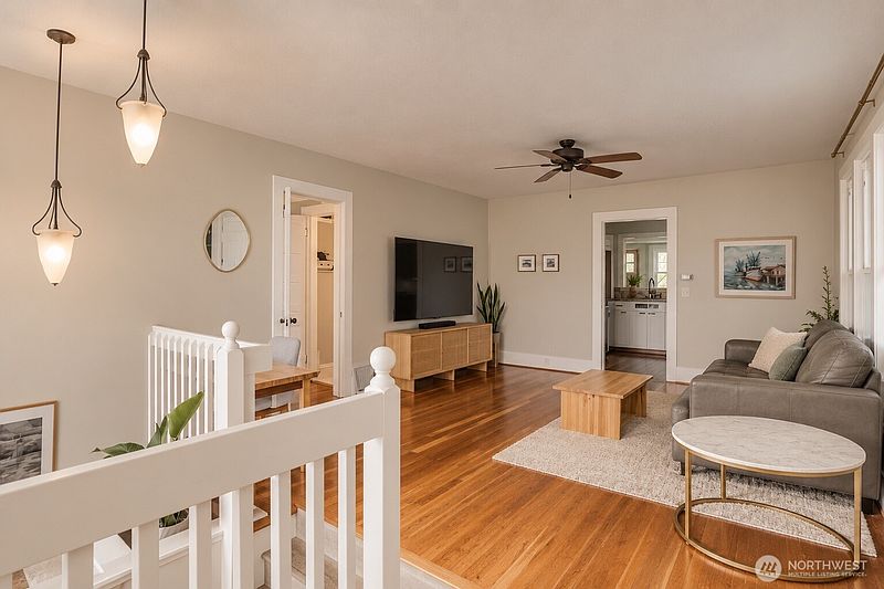 5th image of 4732 45th Avenue SW