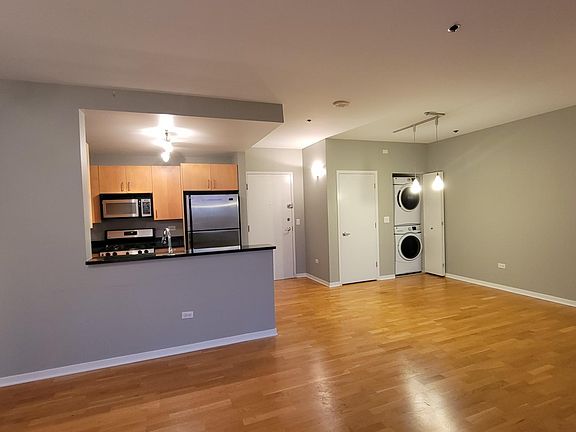 2nd image of 1546 N Orleans St APT 903
