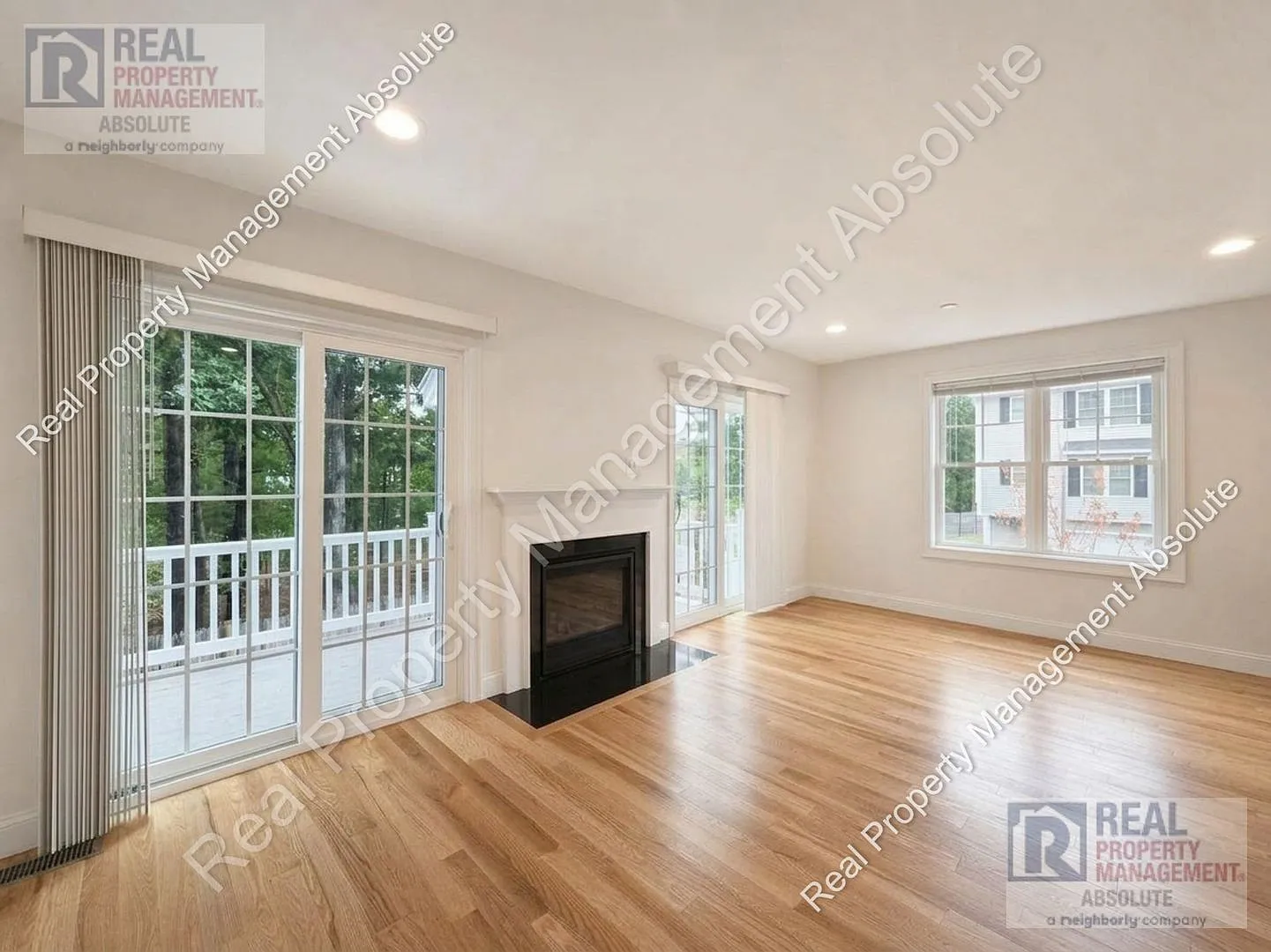 Modern Nashua Townhouse | 3 Beds 2.5 Baths Garage — Photo 4