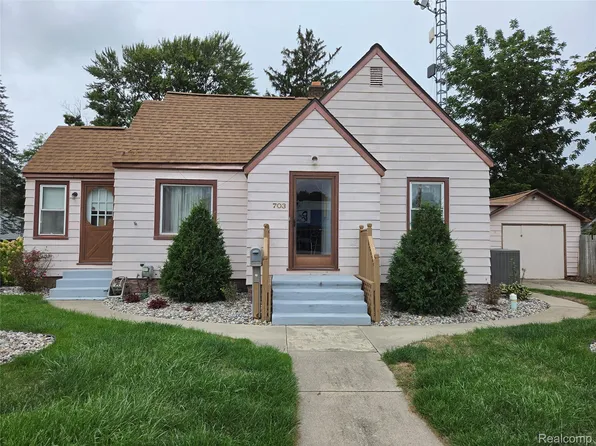703 N State St, Caro, MI 48723