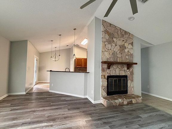 3rd image of 398 PRINDLE Drive E