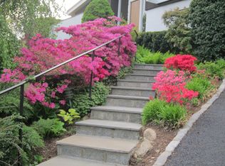 220 Barnard Rd, New Rochelle, NY 10801