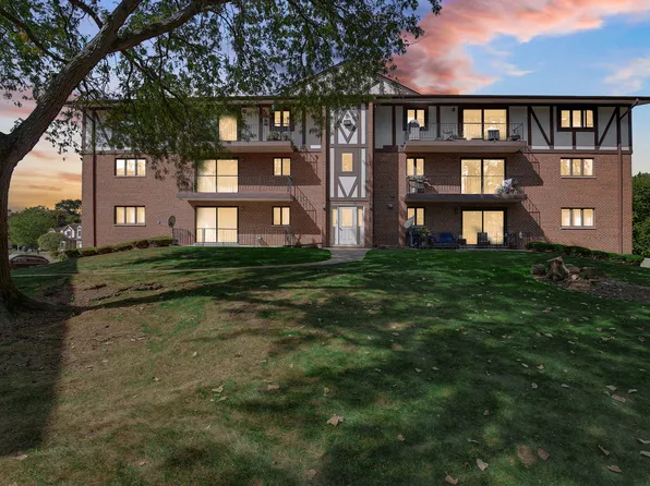 10845 S 84th Ave APT 2B, Palos Hills, IL 60465