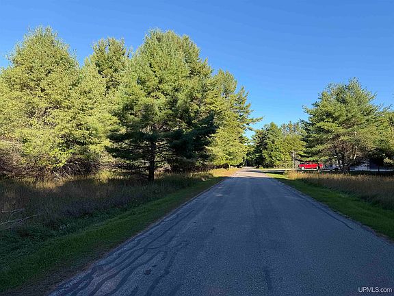 3rd image of W Pine Ridge Rd