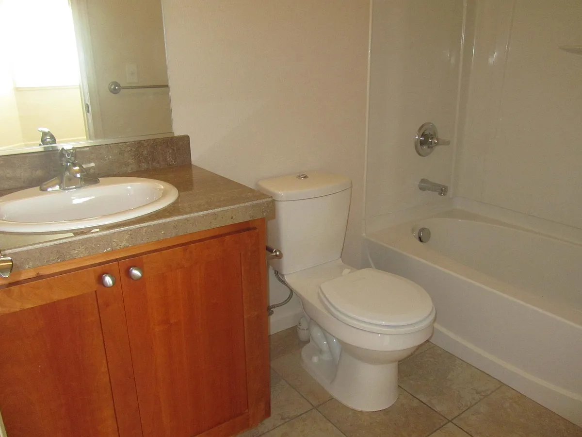 Building Photo - 140 Treadway Ct