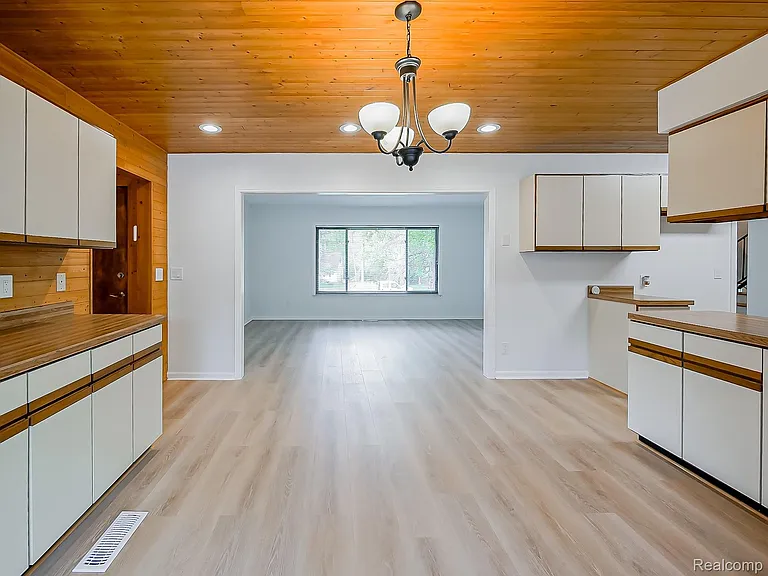 7580 Thornwood St — Photo 26