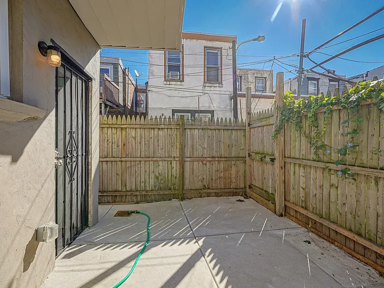 1910 Pierce St — Photo 24