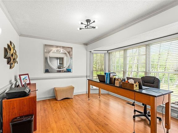 4th image of 17 Spring Oak Ct