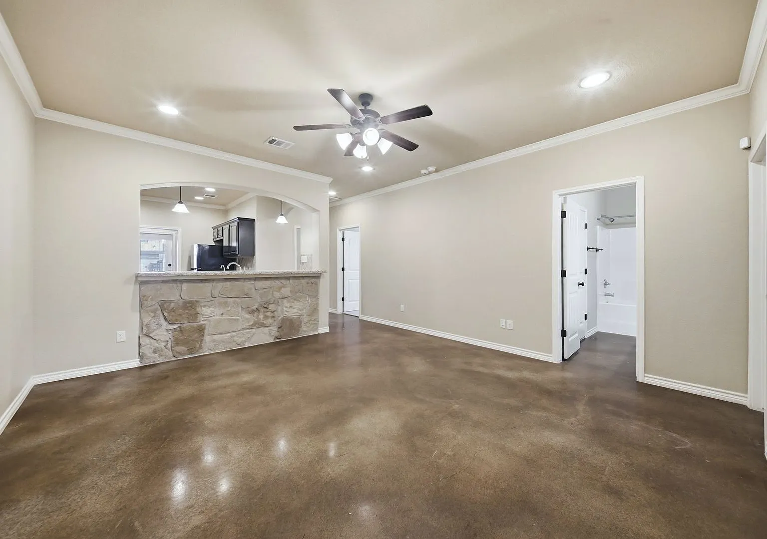 312 Newcomb Lane — Photo 4