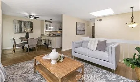 3 bed, 1195 sqft, $3,900 — Photo 3