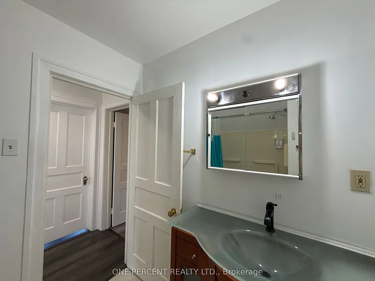 5082 Saint Lawrence Ave — Photo 17