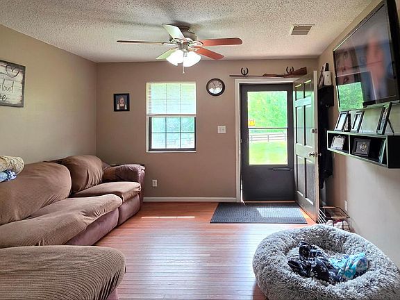 2nd image of 1309 Doctors Rd