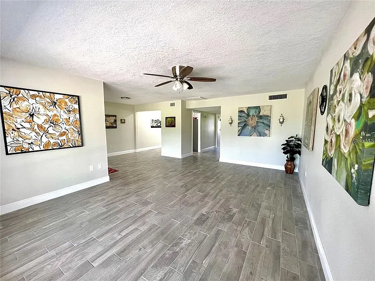 912 La Jolla Ave — Photo 5