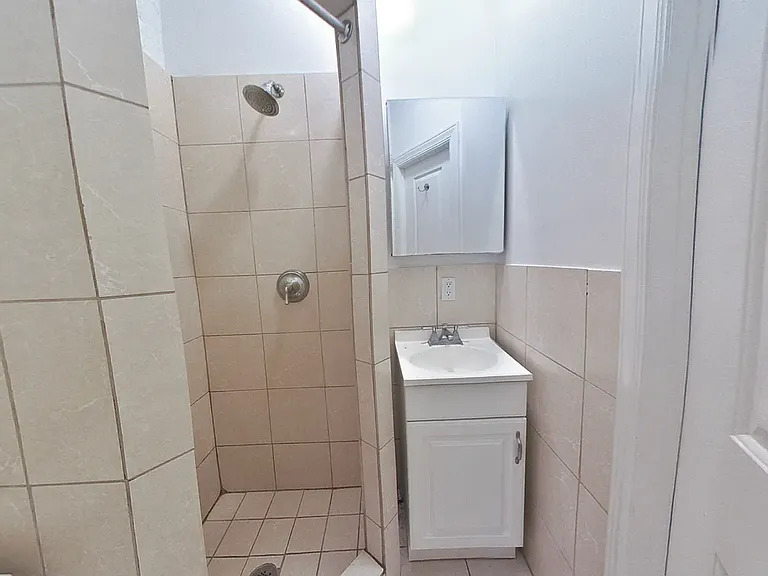 207 W 11th St #1C — Photo 7
