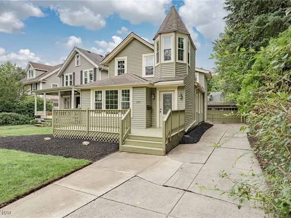 1279 Arlington Rd, Lakewood, OH 44107