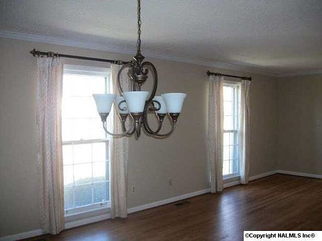 1st image of 318 Cumberland Dr SE