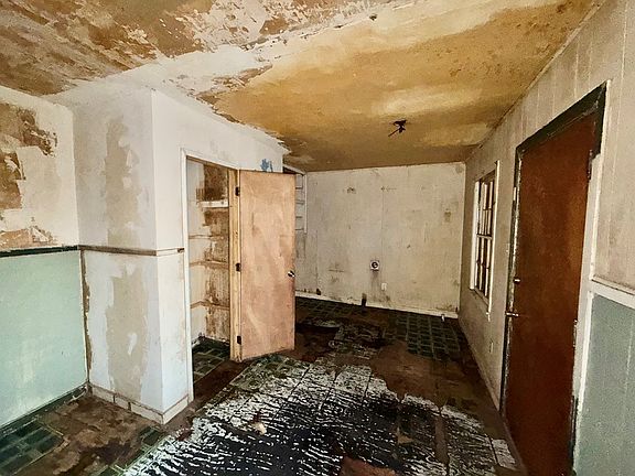 5th image of 1305 Lincoln Ave
