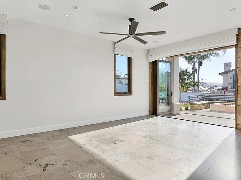 243 Poppy Ave — Photo 4